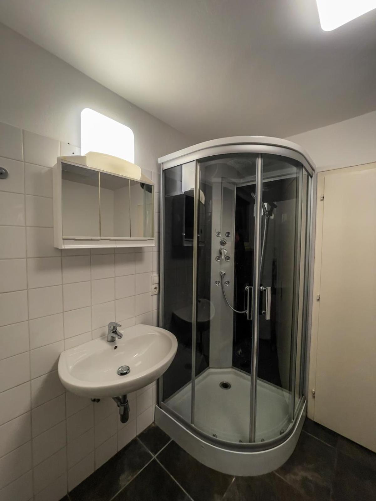 Budget Studio - 2 Einzelbetten - Parkplatz Dornbirn Kültér fotó